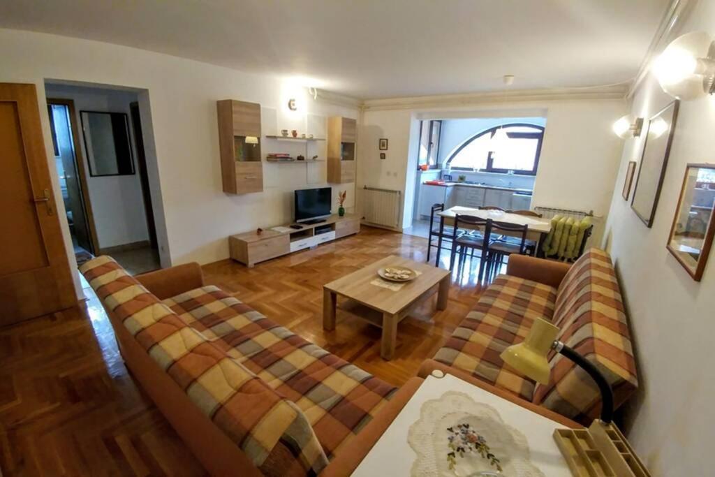 Apartman 100M2, Full Opremljen, Privatni Parking. بولا المظهر الخارجي الصورة