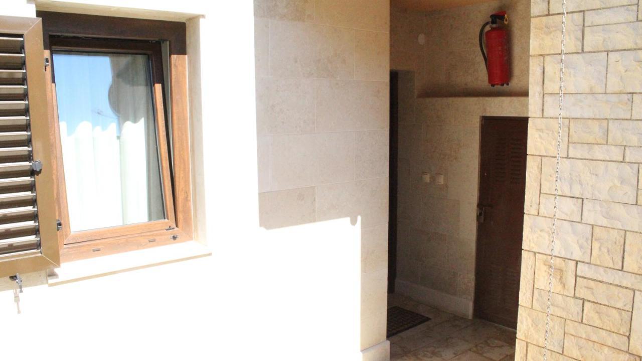Apartman 100M2, Full Opremljen, Privatni Parking. بولا المظهر الخارجي الصورة