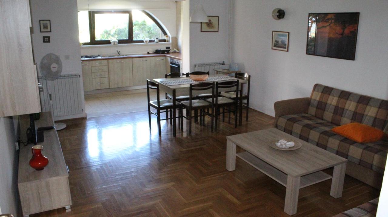 Apartman 100M2, Full Opremljen, Privatni Parking. بولا المظهر الخارجي الصورة